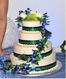 post a picture of your wedding cake/design :  wedding Cake