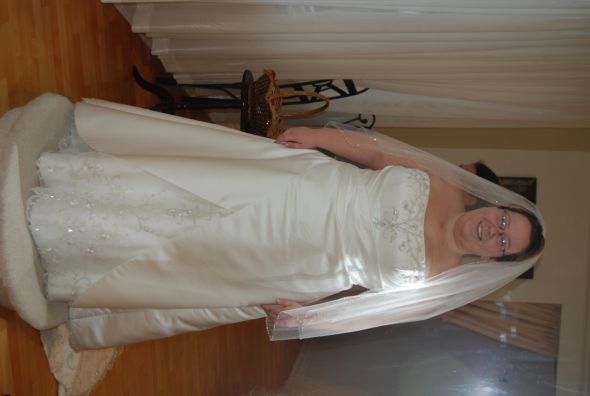 Help! I can't find a dress that doesnt' make me look like a sausage! :  wedding plus size 1 dress DSC 0682