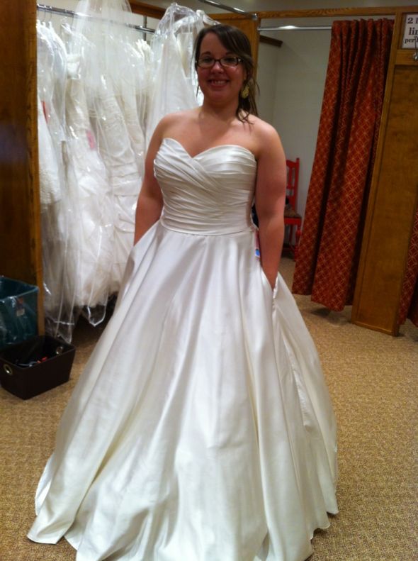 Budget brides with dresses under 1000! :  wedding dress Photo21
