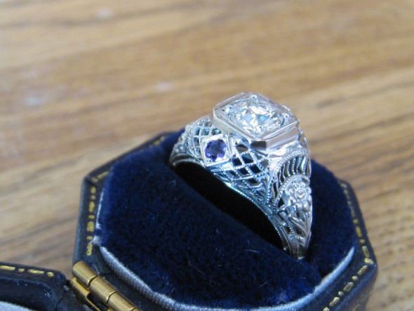 My engagement ring :  wedding 227867 211217665569040 115445685146239 748066 3153660 N