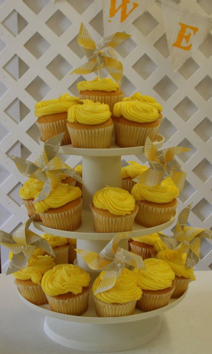 Cupcakes instead of groom 39s cake wedding cupcakes yellow cake Cupcakes