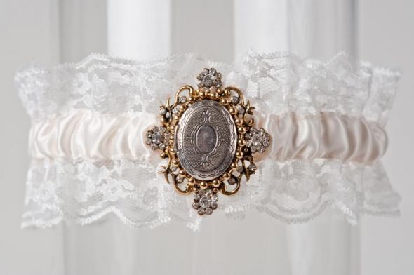 Show me your garters! :  wedding garter something blue la gartier la gartier wedding garter Virginiamain