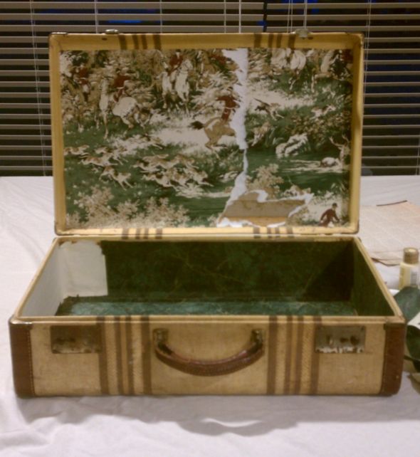 Vintage suitcase for cards!