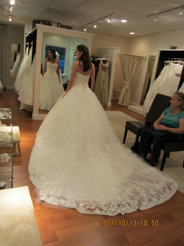 Any Casablanca 2017 bustle pics/recommendations out there? :  wedding dress bustle casablanca IMG 0074