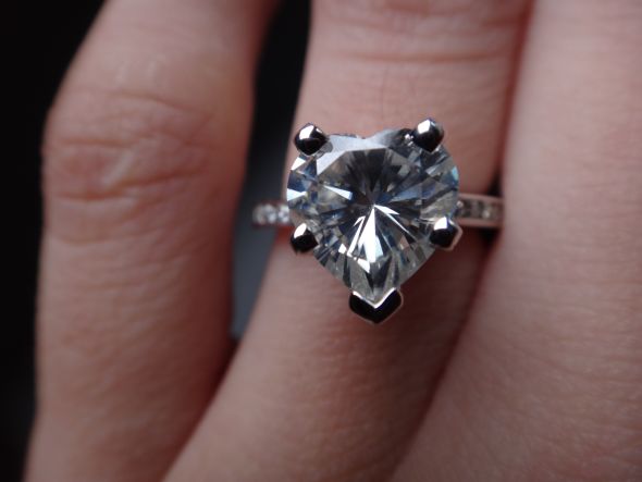 Post your heart shaped engagement rings :  wedding heart diamond moissanite sapphire emerald ring engagement fiance love white gold DSC00394