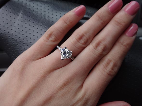 Post your heart shaped engagement rings :  wedding heart diamond moissanite sapphire emerald ring engagement fiance love white gold DSC00396