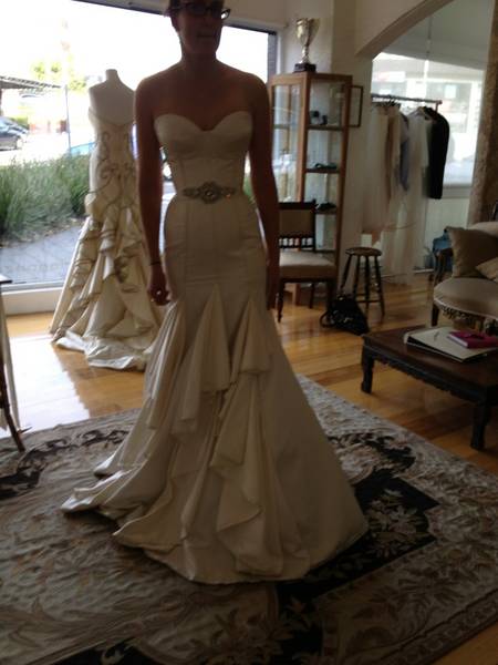 Please Help! Can not decide between two dresses!!! HELP! Pics : wedding vera dress sweetheart mermaid help Dress1