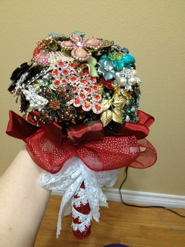 Help! How do I make a vintage brooch bouquet? :  wedding Photo