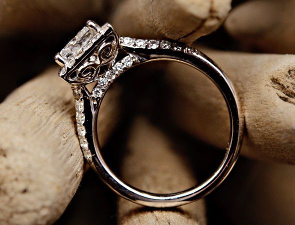 Show us your unusual/original DETAILS! : wedding details surprise diamond unusual original ring DSC 8438