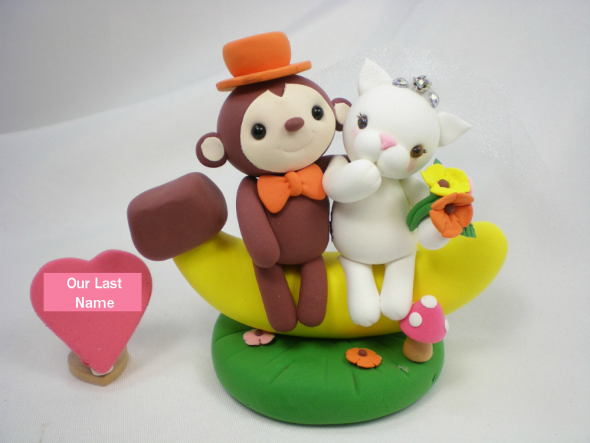 Who wants a Monkey and Kitten sitting on their cake?!