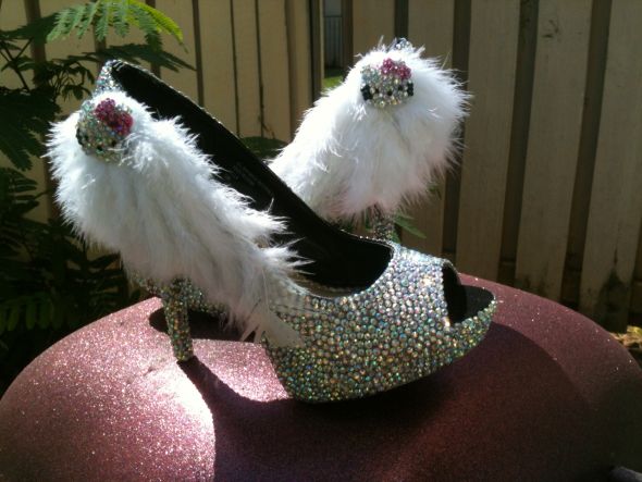 My HELLO KITTY FEATHER CRYSTAL SHOES :  wedding HELLO KITTY1