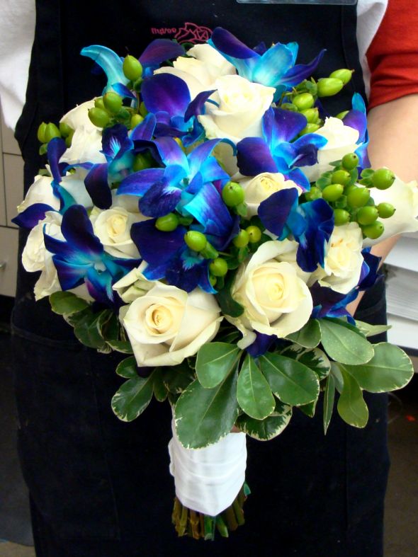 wedding Dsc026942 I am a bright person so blue orchids and white roses for