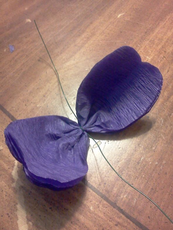 Crepe paper flowers (streamer paper)  Heavy photos :  wedding crepe paper flowers paper flowers paper roses roses Crepe Flowers 023