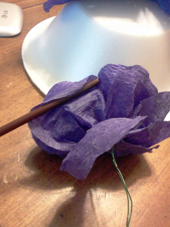 Crepe paper flowers (streamer paper)  Heavy photos :  wedding crepe paper flowers paper flowers paper roses roses Crepe Flowers 034