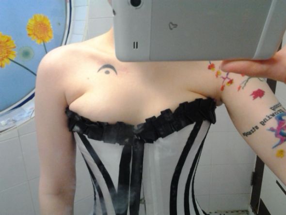 My corset arrived… uhh help?!
