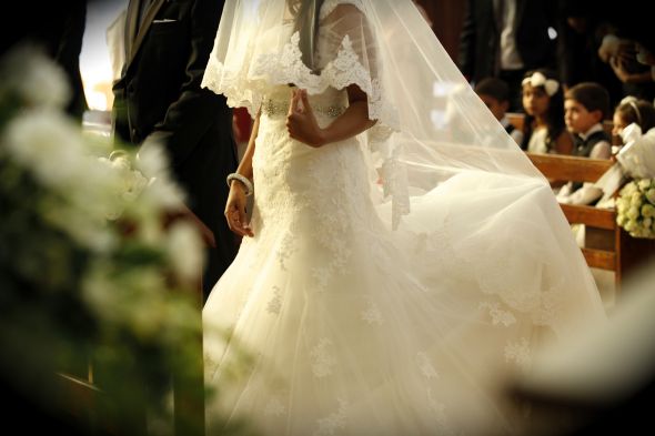 Selling my cathedral alecon mantilla style veil