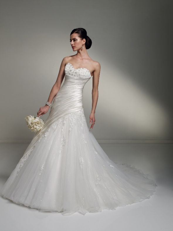 Are there any pictures of real brides wearing Babette Sophia Tolli