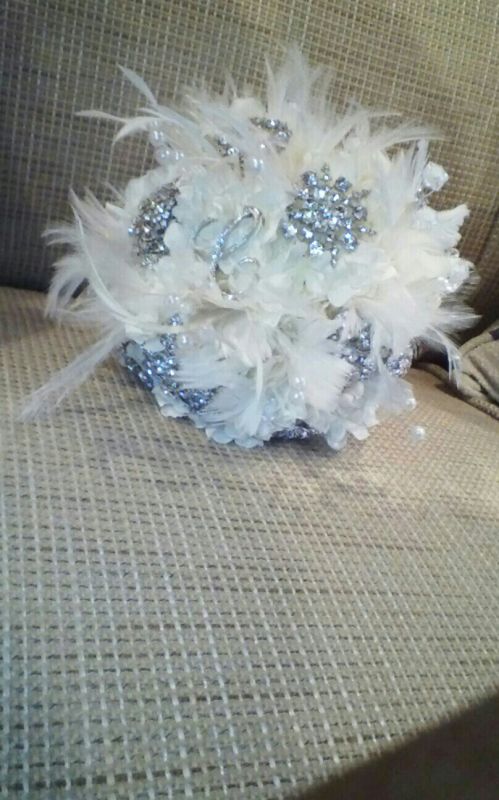 My DIY Bling, brooch and feather bouquet