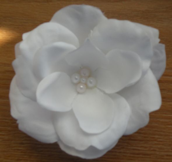 real or fake flower in hair? :  wedding flower hair DSCN3358