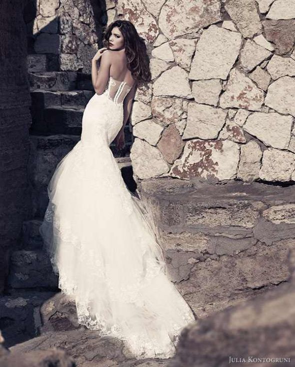 HELP !!!! Does anybody know where I can find this dress or who the designer is?? :  wedding dress 62c37f4ed6c4361683b6897959412359
