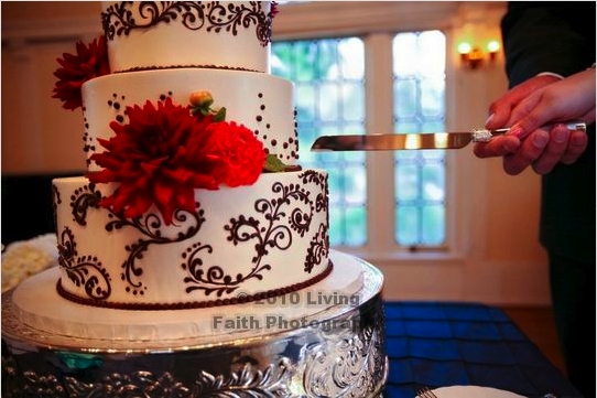 Pictures of your non-fondant cake... :  wedding cake buttercream fondant WB1