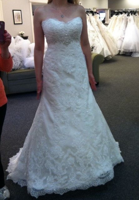 Lost when trying to accessorize Casablanca 2072 wedding dress