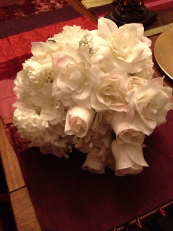 White toss bouquet for sale