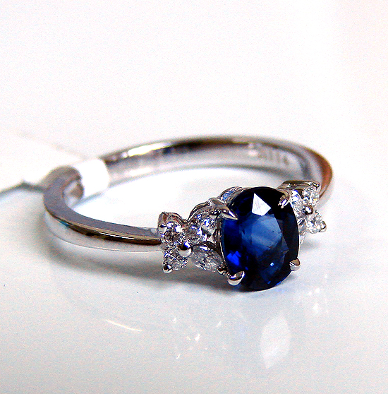 White Sapphire e-ring :  wedding white sapphire diamond alternative Ring1