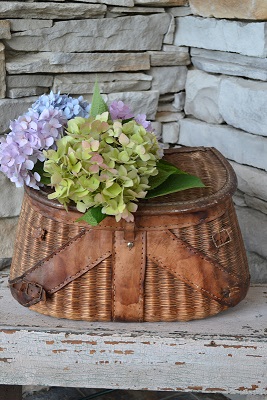 FISHING CREEL RUSTIC Floral Arrangement With Two Real Fishing