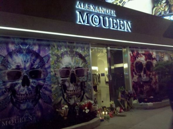 for fashionistas...Alexander McQueen Died!!! :  wedding 17572 105587626126950 100000271384391 136055 4538416 N