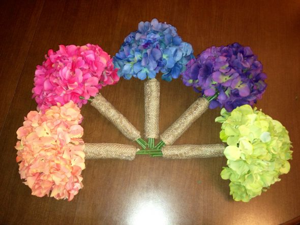 Bridesmaid bouquets with burlap wrap