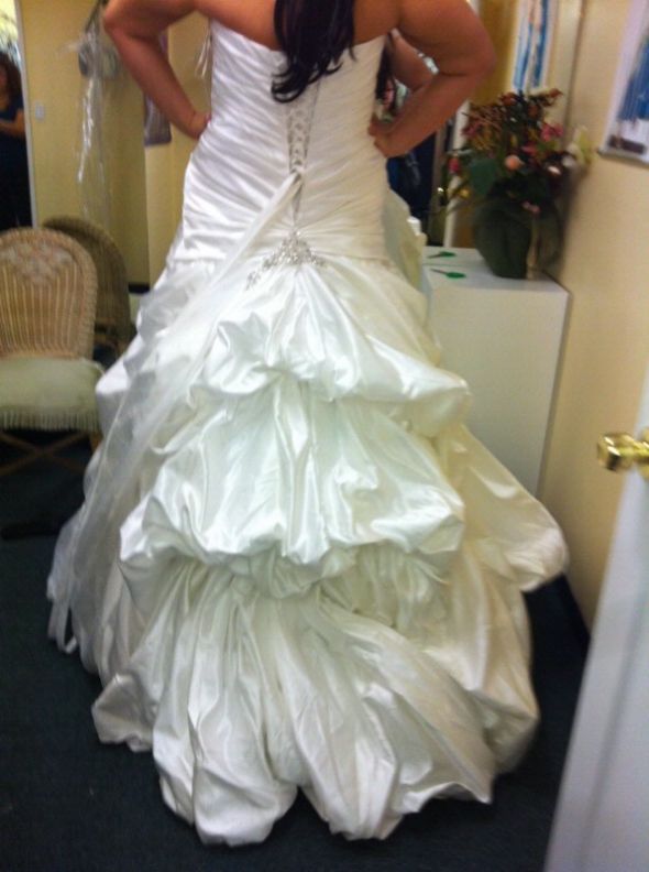 Are you selling your gown on here or keeping it? :  wedding 389687