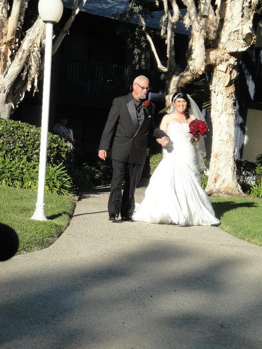 Full-figured...mermaid/trumpet/fit & flare?  YES!! :  wedding 67374 1202079268753 1731746408 418913 6056604 N