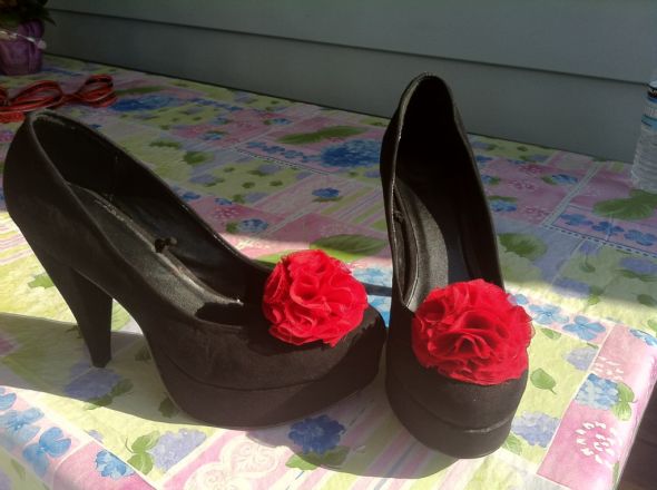 MY ETSY.COM FINDS!!! :  wedding etsy com garter dog pillow basket damask red black white flowers My Actual Shoes And Cips