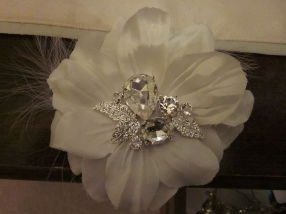 Brand New Davids Bridal Flower Clip with Feather Sprays Style F7585 : wedding davids bridal 1 flower hair clip rhinestone crystal feather white ivory silver flowers jewelry IMG 0173