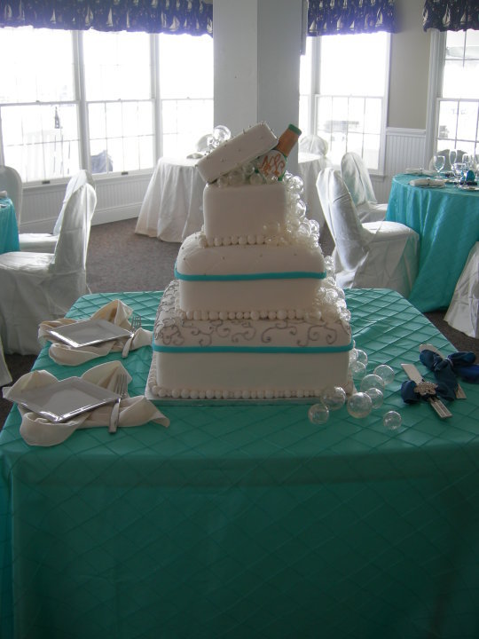 Show me your cake! : wedding purple fondant superhero tiered 31395 400603449558 162144529558 4106873 7782679 N