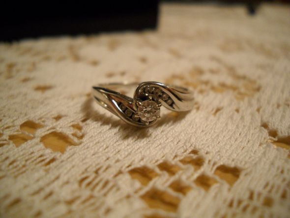 Should I get a twisty/uniqued shaped e-ring or not? (pics) : wedding Ring