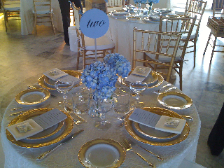 How much money are you guys spending on one centerpiece? :  wedding centerpiece flower budget Small Table