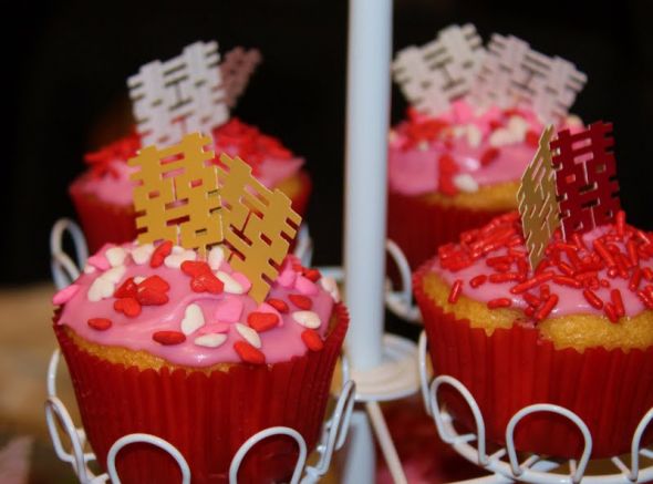 Gallery of the Day :  wedding features IMG 8967 Wedding Reception Details Photos :  wedding gold pink red cake IMG 8967 