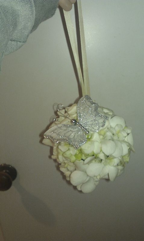My Pomanders AKA Kissing Balls! ;) PICS :  wedding pomanders kissing balls IMAG0834