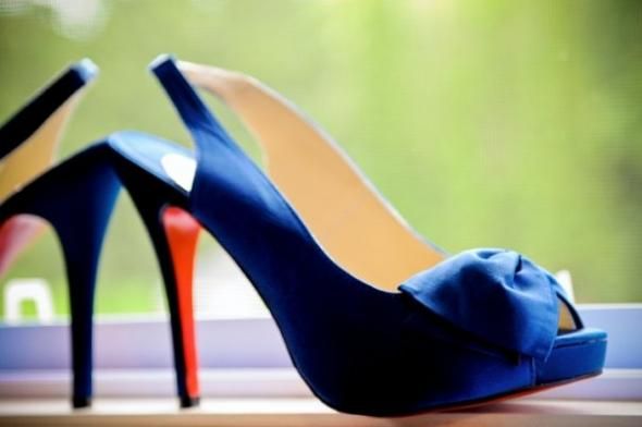Show me (us) your shoes!!! :  wedding Loub Window
