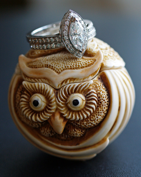 For all of you in between a halo and a solitaire...(long, sorry) :  wedding Weddingset2