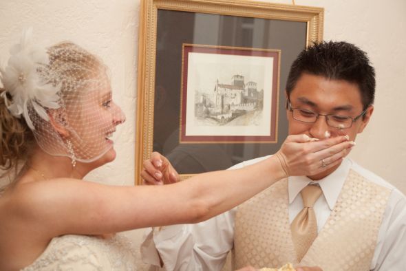 Face-cake: is anyone smashing cake? :  wedding ChmberImgs 090524 0415