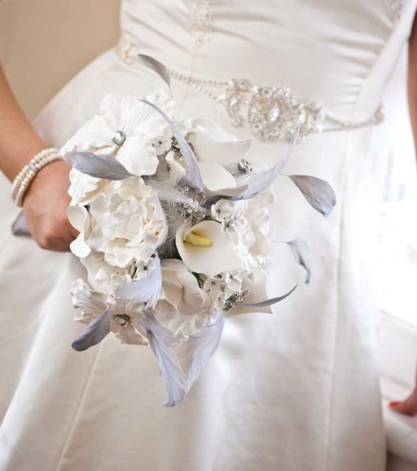 Clay Flowers : ) : wedding clay flowers clay bouquets decoclay pink red white ivory bouquet flowers diy clay orange feather crystal brooch something blue brooch bouquet black bouquet BridalTest 1060crop