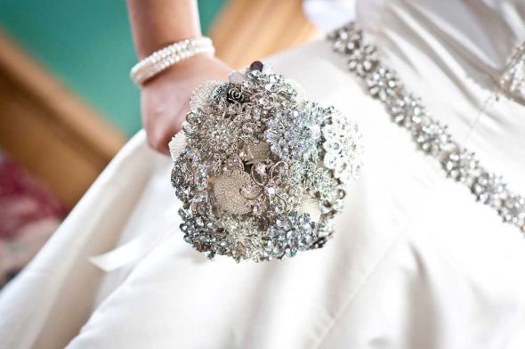 Clay Flowers : ) : wedding clay flowers clay bouquets decoclay pink red white ivory bouquet flowers diy clay orange feather crystal brooch something blue brooch bouquet black bouquet BridalTest 1172crop