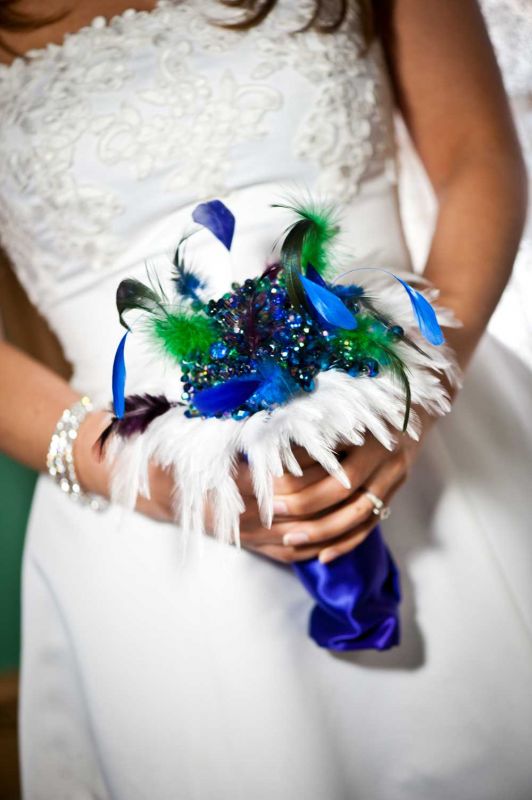 Clay Flowers : ) : wedding clay flowers clay bouquets decoclay pink red white ivory bouquet flowers diy clay orange feather crystal brooch something blue brooch bouquet black bouquet BridalTest 1322crop
