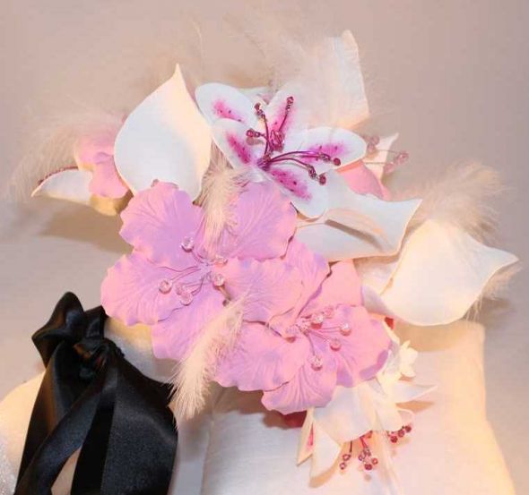 Clay Flowers  : ) :  wedding clay flowers clay bouquets decoclay pink red white ivory bouquet flowers diy clay orange feather crystal brooch something blue brooch bouquet black bouquet IMG 5973 Crop2