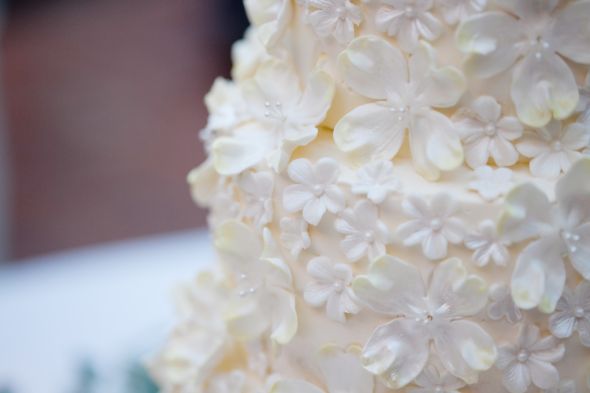 White and Cream Floral Cake : wedding cake cream white ivory IMG 7286