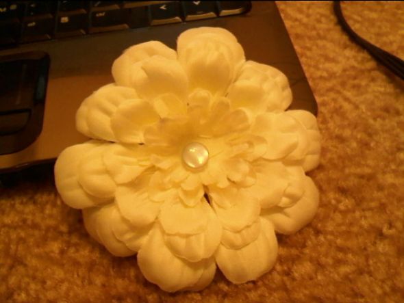 I, Queen of No-Craft-Ability, made a hair flower!! :  wedding hair flower dyi waiting Hair Flower 2