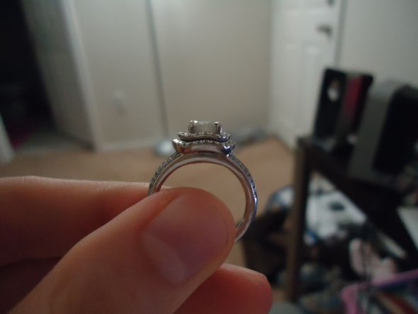 Bees, will you help me identify my ring's desinger? (pic heavy) :  wedding engagement ring ring design DSC00584